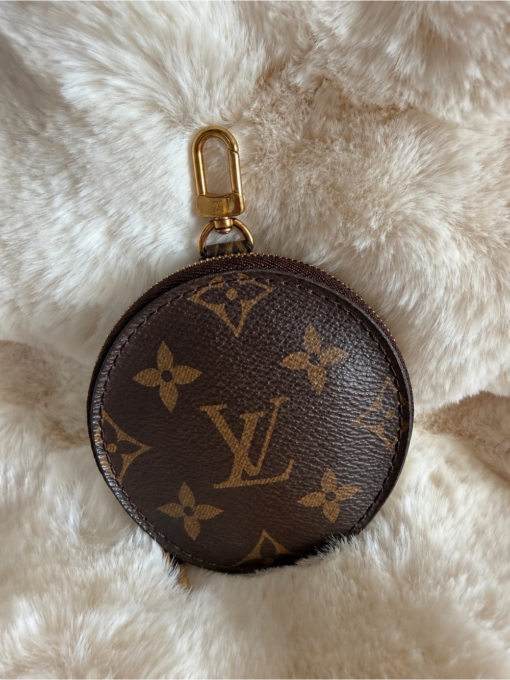 Louis Vuitton Monogram Round Coin Pouch in Brown with Gold Hardware
